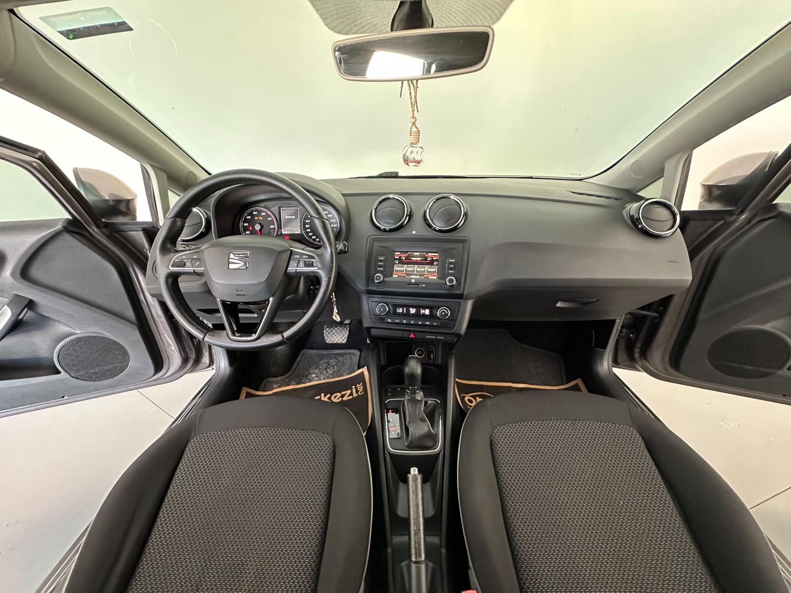 SEAT IBIZA 34